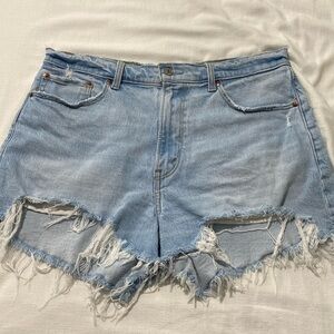 Abercrombie & Fitch High Rise curve love the Mom Shorts Distressed Raw Hem